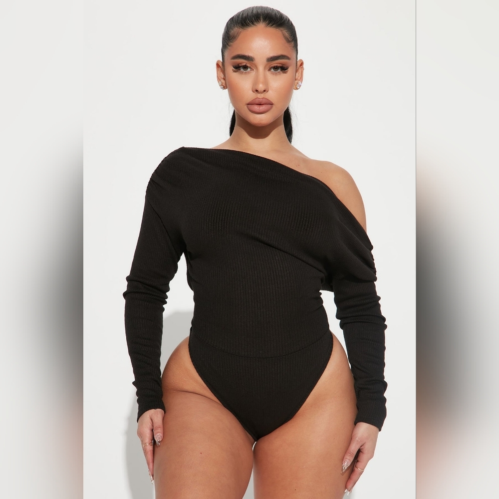 Elegant Black Off-Shoulder Women's Top (XL)